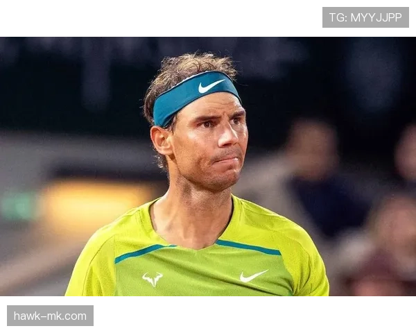 纳达尔家的洗衣房怕不是按天计费的，训练服换得比明星红毯还勤